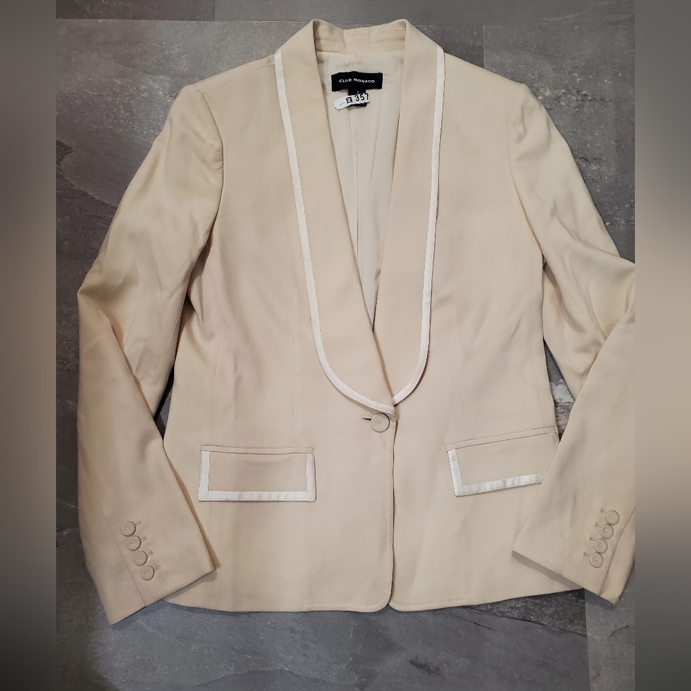 Club Monaco Elegant Cream Tuxedo Blazer. Creamy Yellowish Light Tan. 98% Wool. 8
